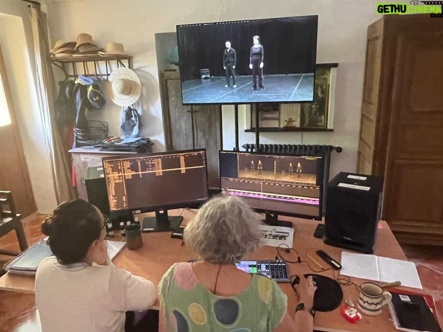 Juliette Binoche - 11.3K Likes - Avec Sophie Brunet en montage, en préparation d’un documentaire sur le spectacle In-I que nous avons créé avec Akram Kahn. Nous travaillons sur les coulisses de sa fabrication…
Editing with Sophie Brunet a documentary on IN-I, a dance show that we created together with Akram and toured around the world. We’re working on the backstage of the making of it…
