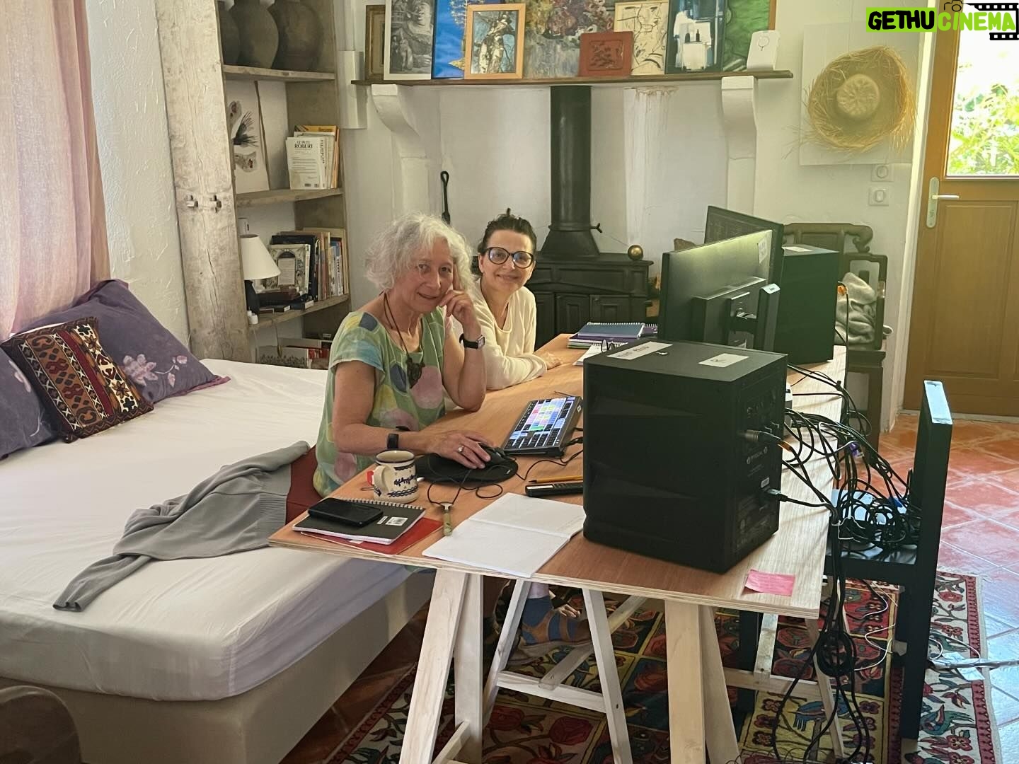 Juliette Binoche - 11.3K Likes - Avec Sophie Brunet en montage, en préparation d’un documentaire sur le spectacle In-I que nous avons créé avec Akram Kahn. Nous travaillons sur les coulisses de sa fabrication…
Editing with Sophie Brunet a documentary on IN-I, a dance show that we created together with Akram and toured around the world. We’re working on the backstage of the making of it…