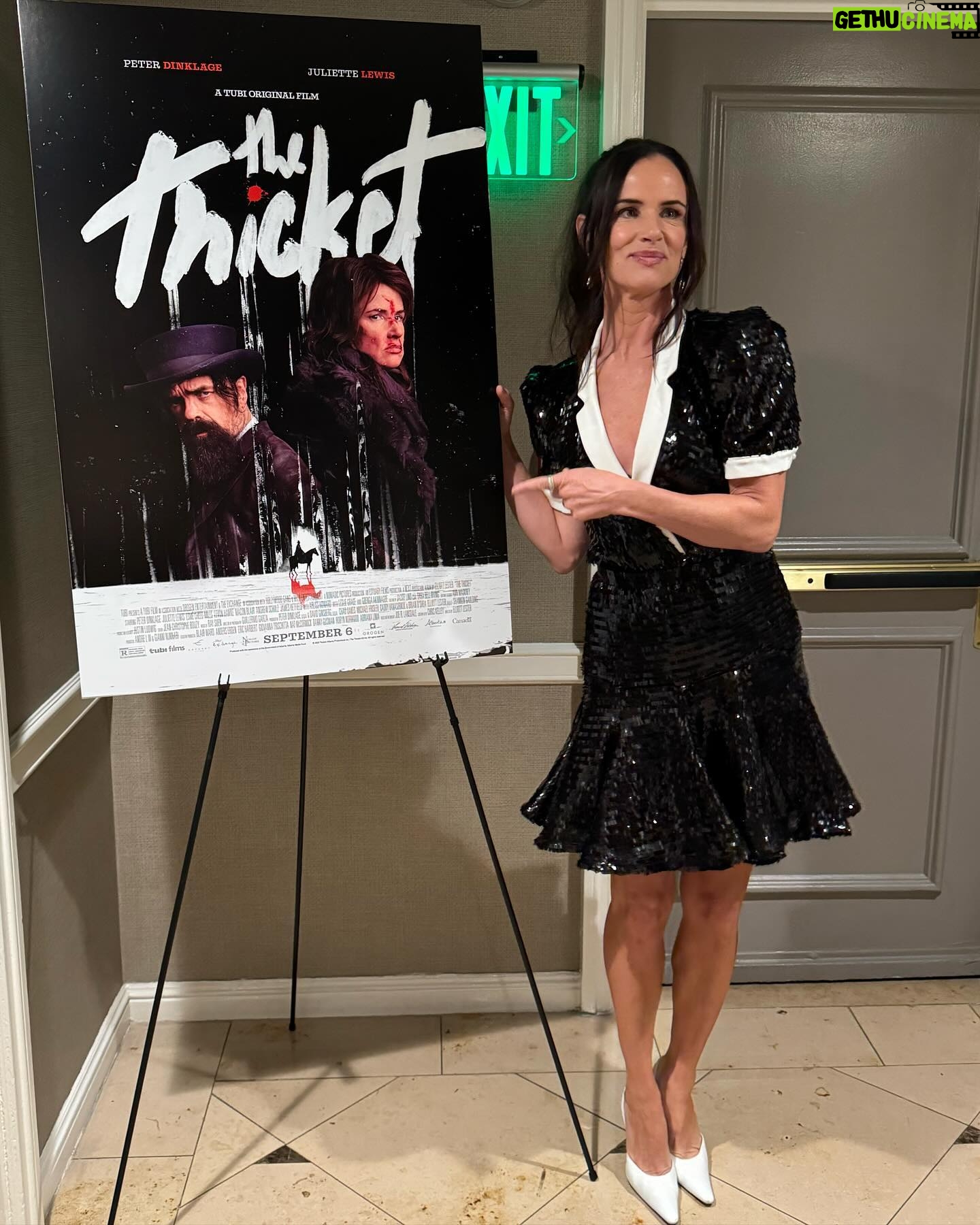 Juliette Lewis - 75K Likes - Press week for new movie- THE THICKET in theaters everywhere September 6th!
Make up
@madeupbysu
Hair
@paulnortonhair
Style
@daniandemmastyle
Dress: @Rodarte
Shoes: @Dorateymur
Jewelry: @mateonewyork @levian_jewelry
Bag: @brandonblackwoodnyc
