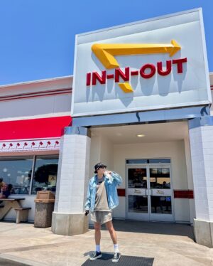 Jun.K Instagram - 🌴Hello LA🇺🇸

went through #LA to go to #MEXICO 🇲🇽
By the way let u know my In-n-out recipes 🍔
Double double animal style, extra toasted buns, extra lettuce, extra pickles, add chopped chilis. Well done for fries 😋 

#INNOUT #인앤아웃 #광고아님 🤣
#JUN_K #준케이 
#2024_SUMMER_ROOM_TOUR
#SUMMERROOMTOUR
📍2024.06.23 SUN @ KANAGAWA, JAPAN
📍2024.07.07 SUN @ KANAGAWA, JAPAN
📍2024.07.12 FRI @ MEXICO CITY, MEXICO
📍2024.07.14 SUN @ SAO PAULO, BRAZIL
📍2024.07.19 FRI @ OSAKA, JAPAN
📍2024.07.20 SAT @ OSAKA, JAPAN

See you on friday MEXICO te amo!!