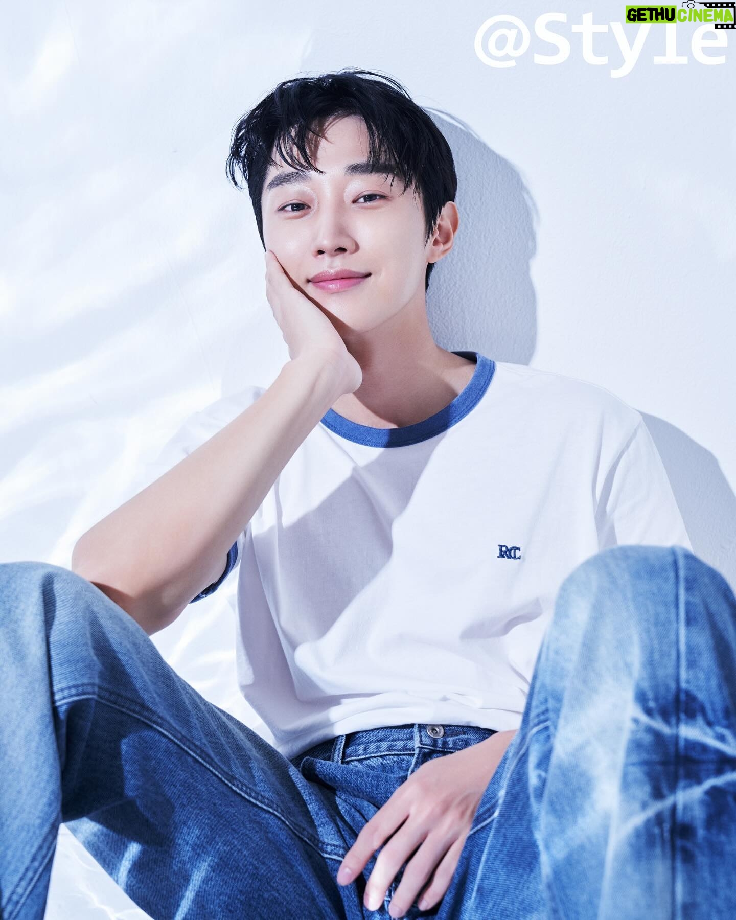 Jung Jin-young - 284.1K Likes - 앳스타일 8월호