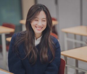 Jung Ryeo-won Instagram - .
졸업
끝까지 사랑해주시고 응원해주셔서 감사합니다.
작년 겨울은 제게 참 따뜻했지요.
보신분들께도 그 마음이 고스란히 전달되었기를 바래봅니다.
🎓