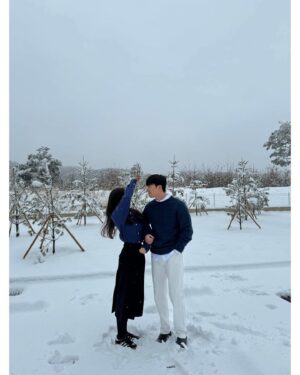 Jung Ryeo-won Instagram - .
그럼에도 불구하고-
호혜.
.
#졸업
tvn 9:20 오늘밤🙆‍♀️