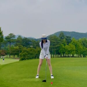 Jung Woo-yeon Instagram - #⛳️ #6월 너무 더워서 스윙이 소심해지나요? ㅋ😅