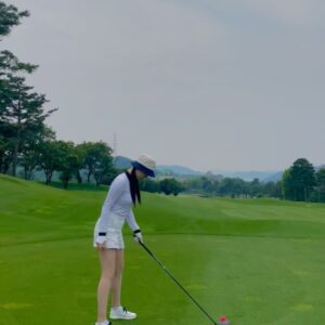 Jung Woo-yeon Instagram - #⛳️ #6월 너무 더워서 스윙이 소심해지나요? ㅋ😅