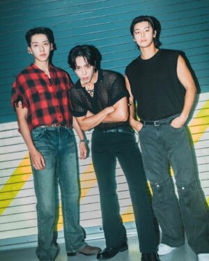 Jung Yong-hwa Instagram - FNC 'band' Kingdom 🎸💯 'surfer mode '🏄🏾‍♂️🌈