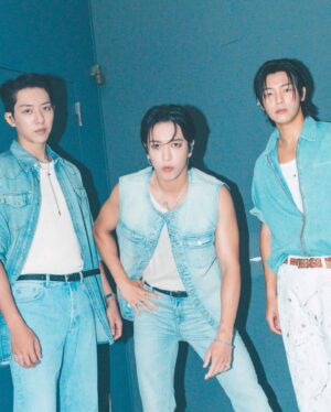 Jung Yong-hwa Instagram - FNC 'band' Kingdom 🎸💯 'surfer mode '🏄🏾‍♂️🌈