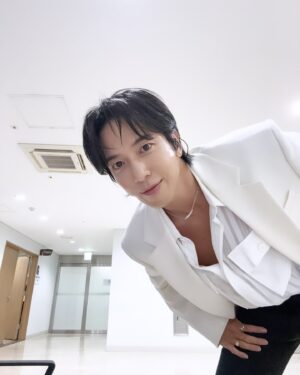 Jung Yong-hwa Instagram - Awesome🌊 Welcom to my city 🌈  고무단 부산지부 완벽🫡 오늘 너무 즐거웠고 고마워용🫶 조심히 돌아가용☺️