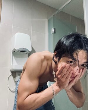 Jung Yong-hwa Instagram - Awesome🌊 Welcom to my city 🌈  고무단 부산지부 완벽🫡 오늘 너무 즐거웠고 고마워용🫶 조심히 돌아가용☺️