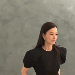 Jung Yu-mi Instagram - 🖤