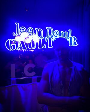 Juriji Der Klee Instagram - Last night at @jeanpaulgaultier & @icon_elpais 
💙🏳️‍🌈Pride party 🤍🏳️‍⚧️