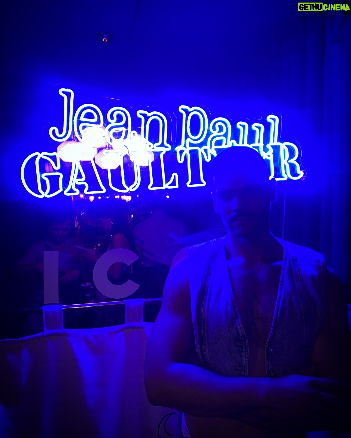 Juriji Der Klee - 17.9K Likes - Last night at @jeanpaulgaultier & @icon_elpais
💙🏳️🌈Pride party 🤍🏳️⚧️