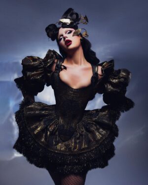 Juriji Der Klee Instagram - ⚜️Your XIXI queen has arrived⚜️

Watch first episode on February 4th on @atresplayer 
in Spain 🇪🇸 & on @wowpresentplus worldwide 🌎

Picture @adrian_nucelaar 
Outfit design in collaboration with @isadora_gamberetti 
Corsetery and confection @francoistamarin 
Headpiece @rafa_peinador 
Wig @cesarfaguilar 
Art Direction by me 

#juriji #jurijiderklee #baroque #versailles #corsetery #corset #artdirector #dragracees #drag #entrancelook #allstars