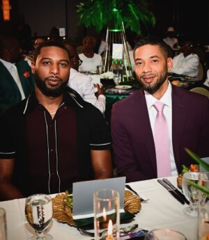 Jussie Smollett Instagram - Last night I put on a suit to present the @ielevate_ Ultimate Icon Award to my Aunt, Leading Lady and friend… THEEEE @msvfox. Good times with beautiful family. See y’all tonight @ 9pm for a special movie night😏… #TheLostHolliday #VivicaAFox

Styled by My Mama…