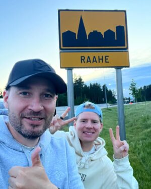 Juuso Mäkilähde Instagram - Olipahan viikonloppu!🔥🔥🔥 Kiitos @patturaahe upeista järjestelyistä🙏❤️ Kiitos myös matkakumppanit @tuukkari ja @essiunkuri . Me tehtiin tästä peli!

P.S Swaippaamalla pari legendaarista videota😎