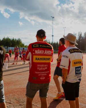 Juuso Mäkilähde Instagram - Lets make pesis great again!🔥🔥🔥Hieno reissu vanhoille kotikulmille Imatralle😊Käytiin polkaisemassa @tuukkari n kanssa Lypsyn pesiskesä käyntiin💪 Kiitos @redsipv lämpimästä vastaanotosta❤️ Nyt ei voitettu kuin hutunkeitto mutta tunnelma oli 💯 Kiitos myös kaikille paikalle saapuneille, tehtiin kauden yleisöennätys😎 Käykäähän hyvät ihmiset katsomassa kesän aikana pesispelejä, siellä on upea meininki!☀️

@imatrankaupunki @redsipv @ankkuritpesis @superpesis @radiosuomipop