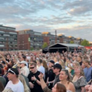 Juuso Mäkilähde Instagram - SuomiPopit. Oulu ja Jyväskylä. Melkosta sekoilua. Mutta hauskaa oli. Kiitos varsinkin meidän livelähetysten ystäville. Vikaan videoon tiivistyy kaikki. Tiina-Reetta❤️