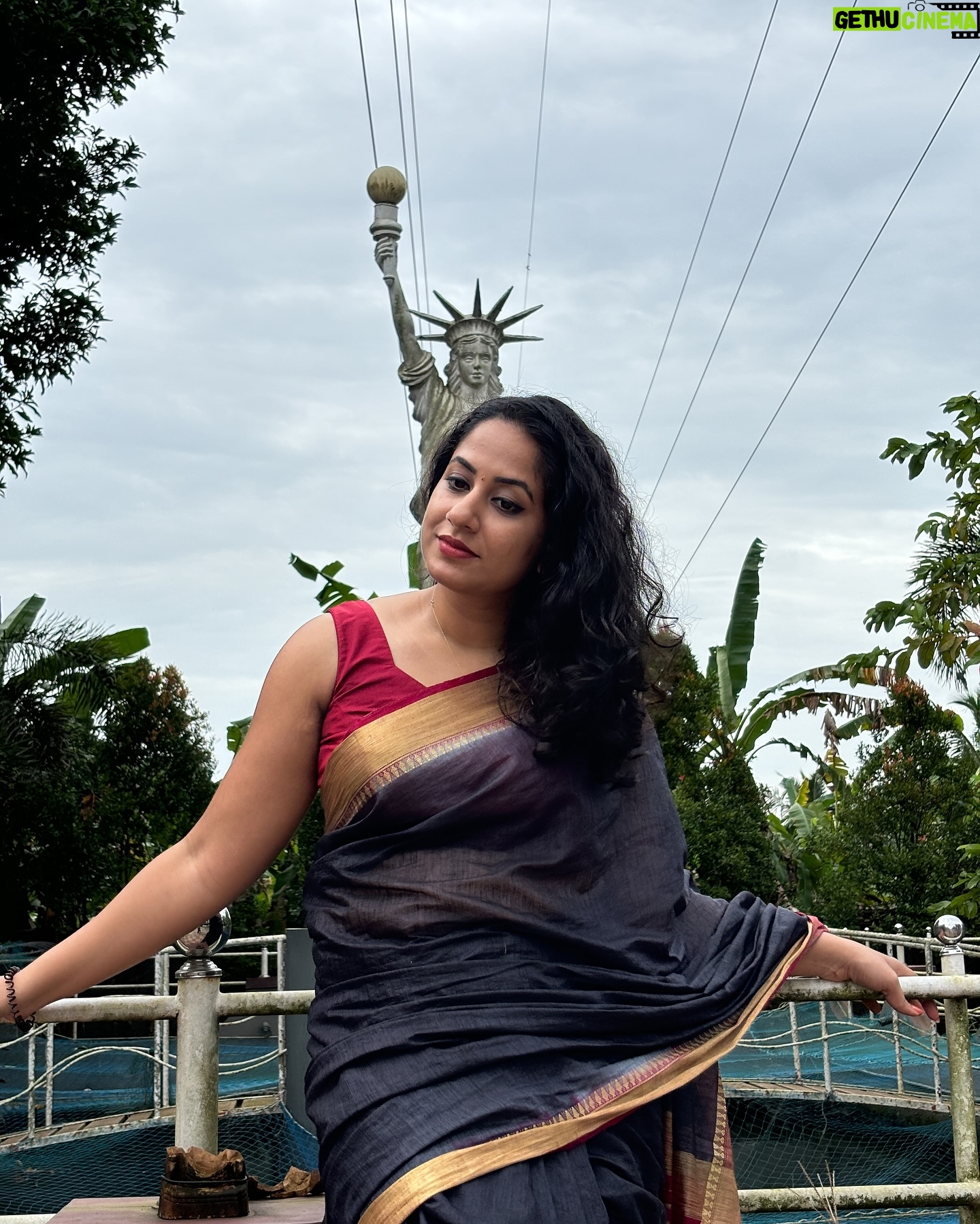 Jyothi Krishna - 2.5K Likes - “I am a woman and I get to define what that means.”
#jyothikrishna #malayalamcinema #actress #malayali #beauty #in #saree #blacksaree #women #pennu #malayalipennu #bold #nature #naadu #godsowncountry #entenaadu #keralam #indian #attire #traditional #southindian #postoftheday #instaphoto #trending #viral