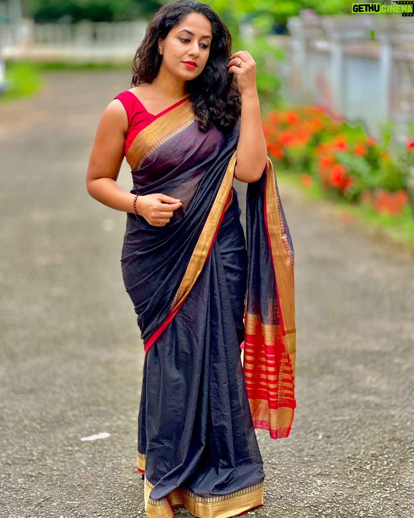 Jyothi Krishna - 3.4K Likes - Embrace your own kind of beautiful ❤️🖤
#jyothikrishna #malayalamcinema #actress #malayali #southindian #beauty #in #saree #black #blacksaree #blackndred #tradition #indian #godsowncountry #monsoon #green #nature #vacation #naadu #malayalipennu #postoftheday #indianbeauty #trending