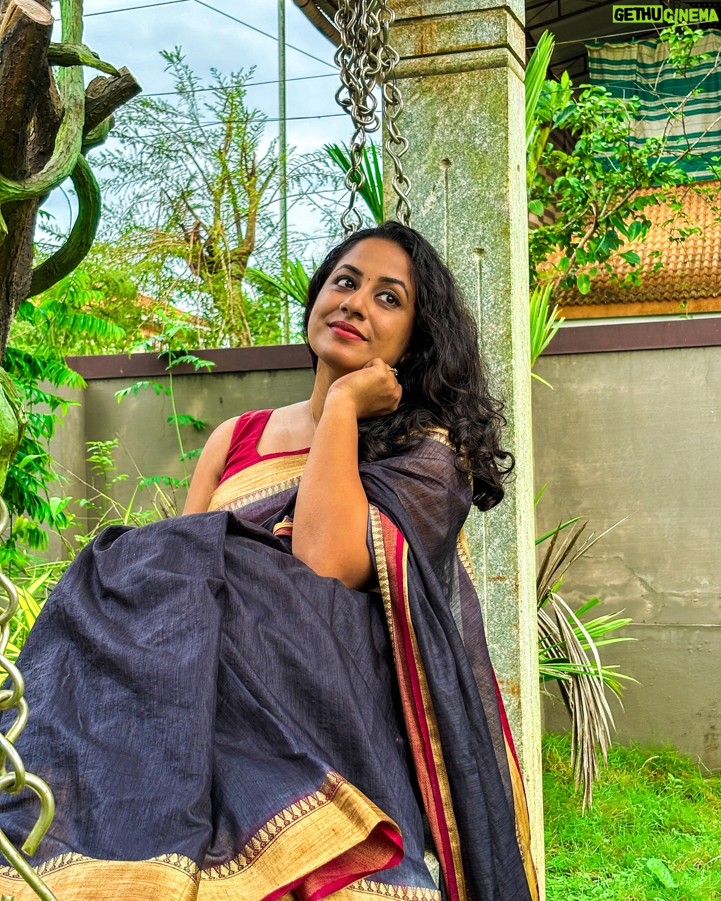 Jyothi Krishna - 2.5K Likes - “I am a woman and I get to define what that means.”
#jyothikrishna #malayalamcinema #actress #malayali #beauty #in #saree #blacksaree #women #pennu #malayalipennu #bold #nature #naadu #godsowncountry #entenaadu #keralam #indian #attire #traditional #southindian #postoftheday #instaphoto #trending #viral