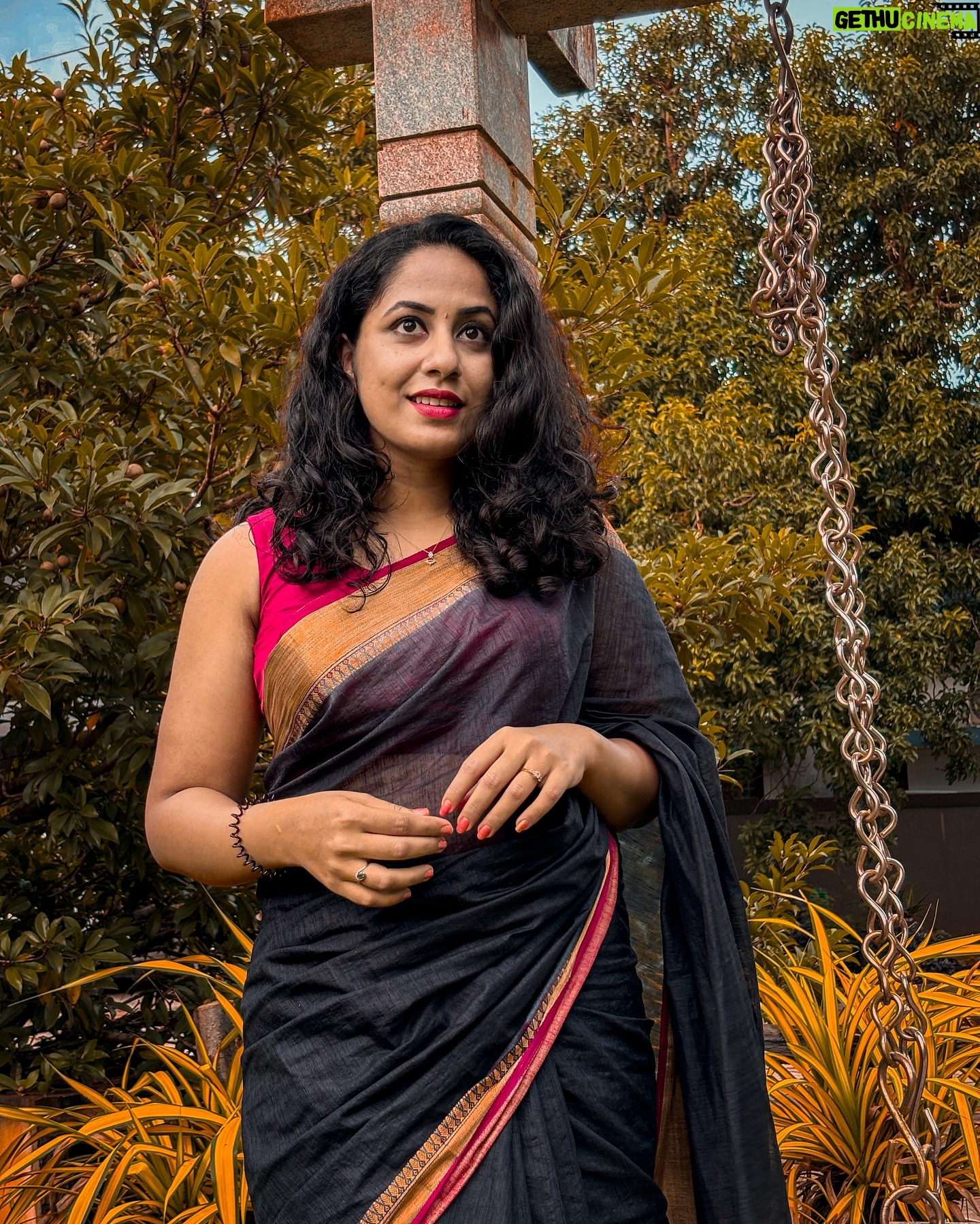 Jyothi Krishna - 2.5K Likes - “I am a woman and I get to define what that means.”
#jyothikrishna #malayalamcinema #actress #malayali #beauty #in #saree #blacksaree #women #pennu #malayalipennu #bold #nature #naadu #godsowncountry #entenaadu #keralam #indian #attire #traditional #southindian #postoftheday #instaphoto #trending #viral