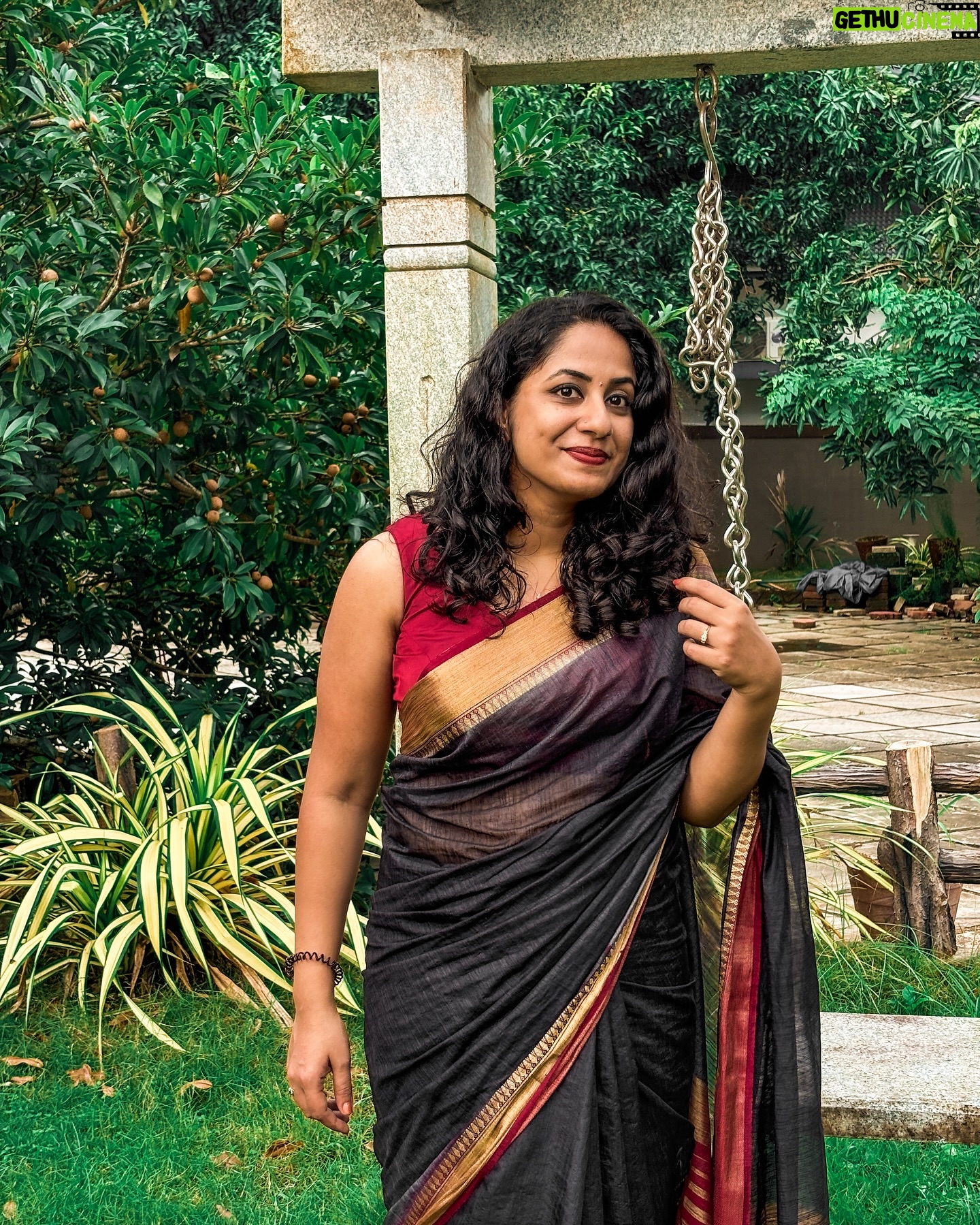 Jyothi Krishna - 2.5K Likes - “I am a woman and I get to define what that means.”
#jyothikrishna #malayalamcinema #actress #malayali #beauty #in #saree #blacksaree #women #pennu #malayalipennu #bold #nature #naadu #godsowncountry #entenaadu #keralam #indian #attire #traditional #southindian #postoftheday #instaphoto #trending #viral