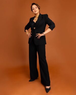 Jyothika Instagram - 🖤

Styling @radhikamehra 
Assisted by @styleby_foram
Hair @prachina_hair 
Make-up @devikasingh2
Photography @pranav.foto