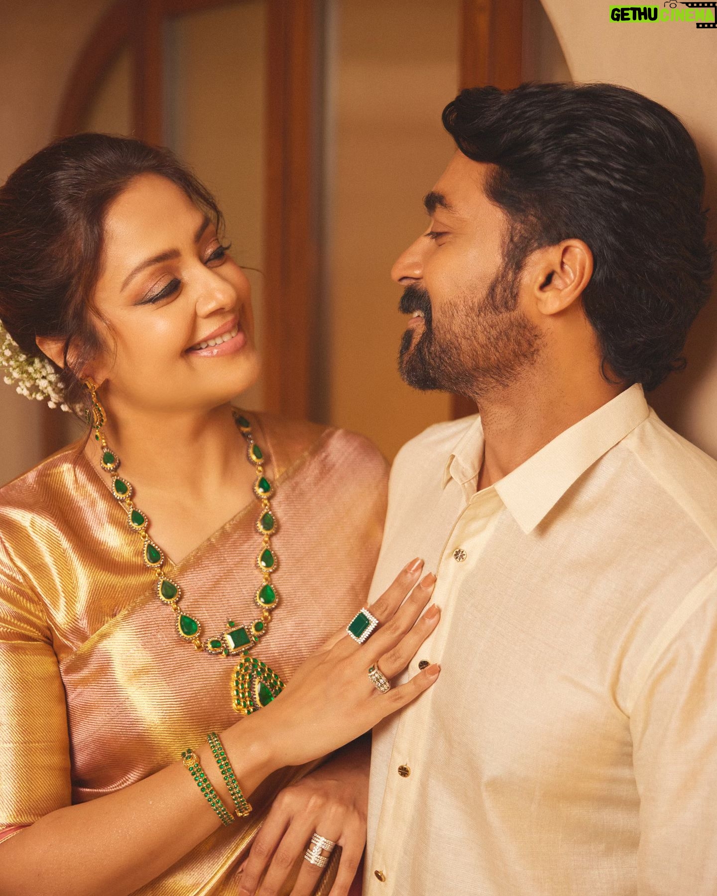Jyothika - 4.8 Million Likes - Ondra Renda Asaigal ….Ellam Sollave Or Nal
Podhuma❤️
Stylist: @poornima.designs
Makeup: @shiprasinghacharya
Hair: @hairbyarshiya
Photography: @nupuragarwal__