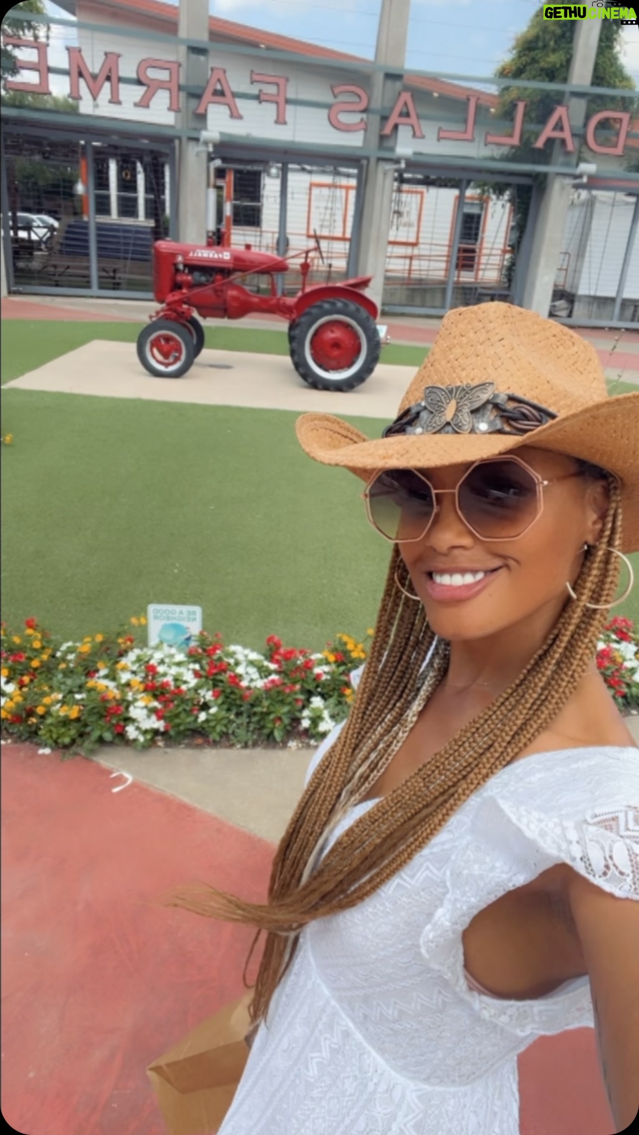 K.D. Aubert - 3 Likes - 👩🏾🌾🥦🚜 Loving the DALLAS FARMERS MARKET 🚜🍑🌽
@dallasfarmersmarket #sundayfunday #farmersmarket #FarmersMarketGirl