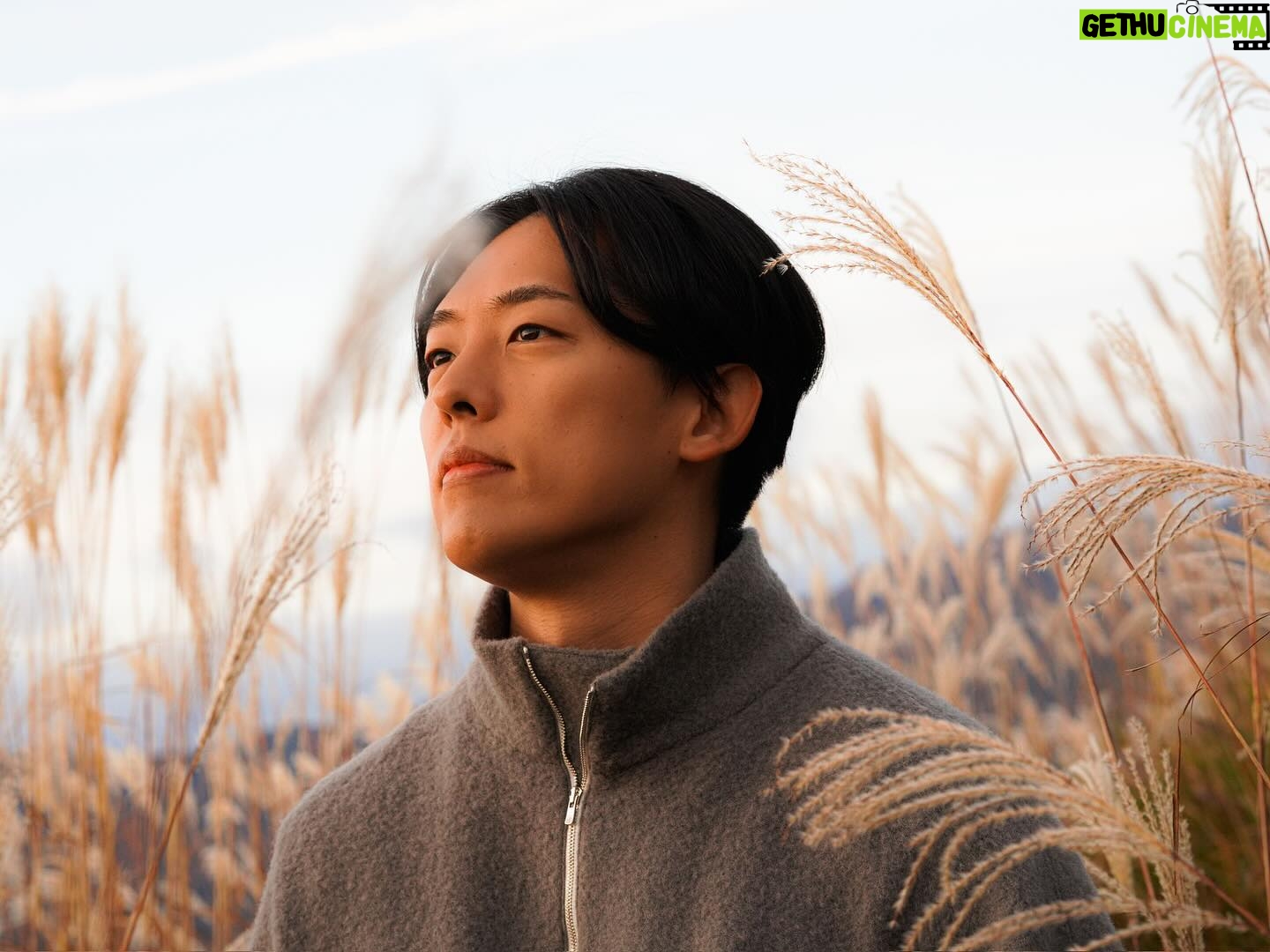 KEN THE 390 - 10.1K Likes - 2023年ありがとうございました!
みんなはどんな一年でしたか??
僕は新しいことにたくさん挑戦できた、とても充実した一年でした。
本当に人に恵まれて、感謝です。
2024年はかけてもらった期待にしっかり応えながら、さらに自分自身に磨きをかけていきたいと思います!
まずは、3月2日東京ワンマン!!
みんな来てくださいね🙏