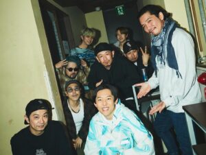 KEN THE 390 Instagram - 2023年ありがとうございました！

みんなはどんな一年でしたか？？

僕は新しいことにたくさん挑戦できた、とても充実した一年でした。

本当に人に恵まれて、感謝です。

2024年はかけてもらった期待にしっかり応えながら、さらに自分自身に磨きをかけていきたいと思います！

まずは、3月2日東京ワンマン！！
みんな来てくださいね🙏