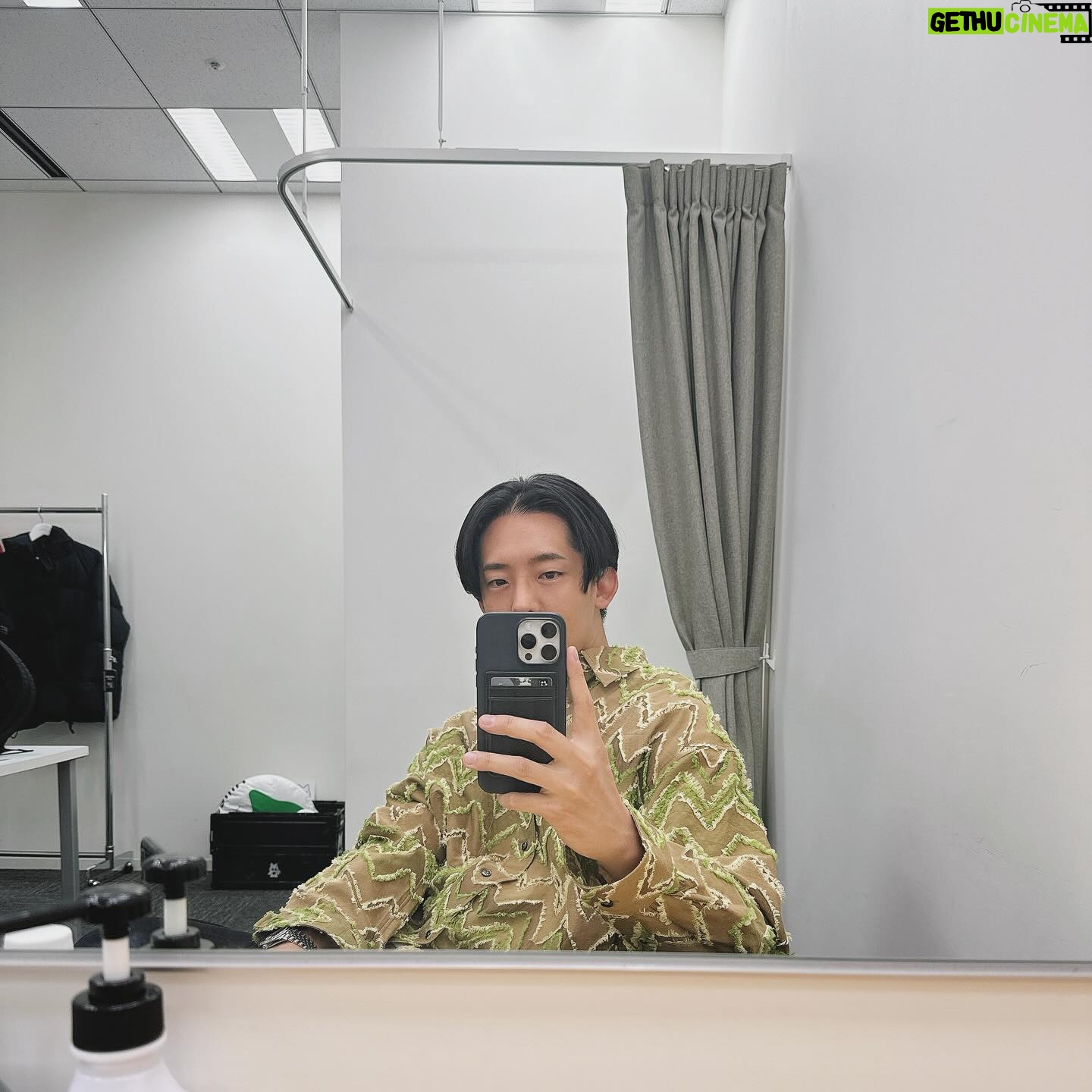 KEN THE 390 - 5.7K Likes - 年末に向けてライブが3つあるので、是非新作のEP聴いて遊びにきてくださいね!
そして、
LIVE会場限定でCDも販売されることになったので、
ライブに来た際は物販にもお立ち寄りください💿
会場で会えるのを楽しみにしています!
12/25(月) Dis4U at R LOUNEGE 7F (SHIBUYA)
12/26(火) ASOBIMASHOW at Shinjuku ReNY
12/28(木) KEN THE 390 YEAR END PARTY 2023 〜LIVE & TALK〜 at 神楽音 (神楽坂)
#kenthe390