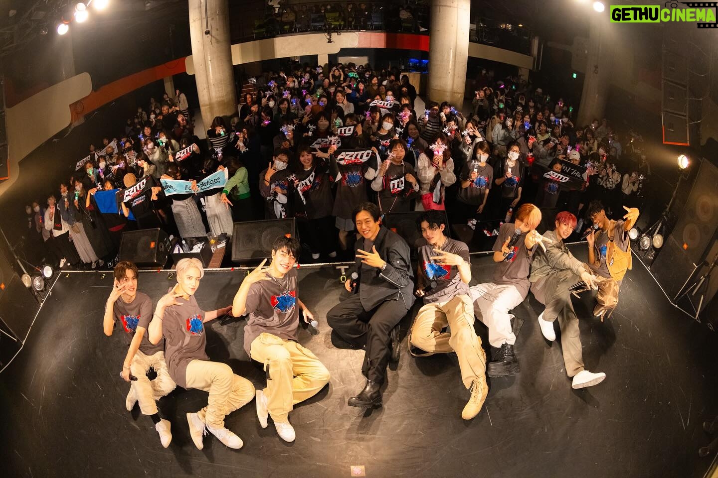 KEN THE 390 - 2K Likes - Maison Bとのツーマンライブ"AZITO"にご来場いただいた皆さん、改めてありがとうございました!
いつもはプロデューサーの立場でAZITOを見ていますが、今回は出演者ということで新鮮な気持ちでした。
僕にも彼らにもたくさんの新たな気づきがある、
貴重な機会になりました!
次回はデビュー1周年ライブ"ONE"が開催です!
引き続きよろしくお願いします!
#maisonb
#kenthe390