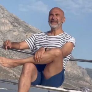 Kaan Çakır Instagram - Bazen hic birsey istediginiz gibi gitmez ya da hayat boyledir. Siz gidiniz.  Dunya durmuyor. Hayat durmuyor. Durdurmak gucu bizde degildir. Guc bizde degildir. O heryerdedir. Bulur , gider.