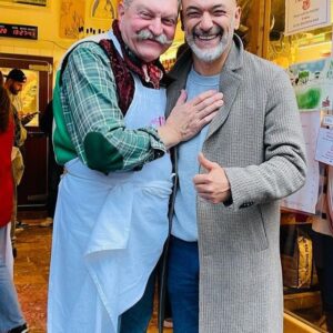 Kaan Çakır Instagram - Ozel bir kasap Sinyor @dariocecchinimacellaio #usta #kasap #butcher #italy #toscana #toscany #panzanoinchianti