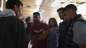 Kadri Beran Taşkın Instagram - @kiymadiziofficial birinci sezonunu bitirdi. Bizi yalnız bırakmadığınız için herkes adına teşekkür ederim. Erken bittiği için çok sitem var; ama her veda erkendir arkadaşlar…Devamı gelecek, beklemede kalın 🙏🏼
