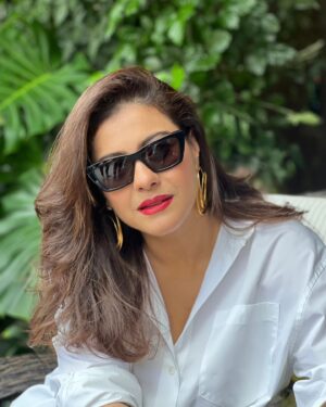 Kajol Instagram - 15 shades of SHADE ! ;) and only one sun

#kalachashma #shady