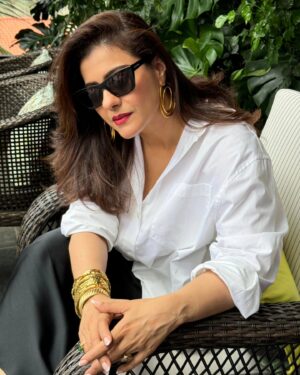 Kajol Instagram - 15 shades of SHADE ! ;) and only one sun

#kalachashma #shady