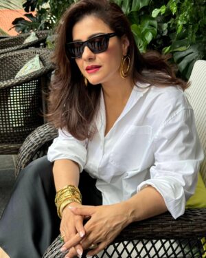 Kajol Instagram - 15 shades of SHADE ! ;) and only one sun

#kalachashma #shady