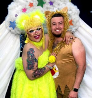 Kalorie Karbdashian-Williams Instagram - We’re at dragcon booth 701 KOME SAY HI!!! Pictures, hugs and smiles are free!!!!!!!! I have merch too that you can buy. But I just wanna see y’all!!! Xoxoxoo #dragcon2022 @rupaulsdragrace @rupaulsdragcon