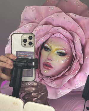Kam Hugh Instagram - 🌷R O S E🌷
——
📸 @ranobrac
Headpiece @jan_eneskey
——
#drag #dragqueen #metgala #drf #dragracefrance