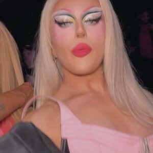 Kam Hugh Instagram - 💖BARBZ💖
——
A dream came true !!! Finally able to see @nickiminaj live !!! Thank you @accor_arena for this amazing experience 🥰 feel so blessed @chloealaoui 🫶
——
Outfit @muglerofficial
Bag @kevingermanier
#drag #nickiminaj #barbz #accorarena