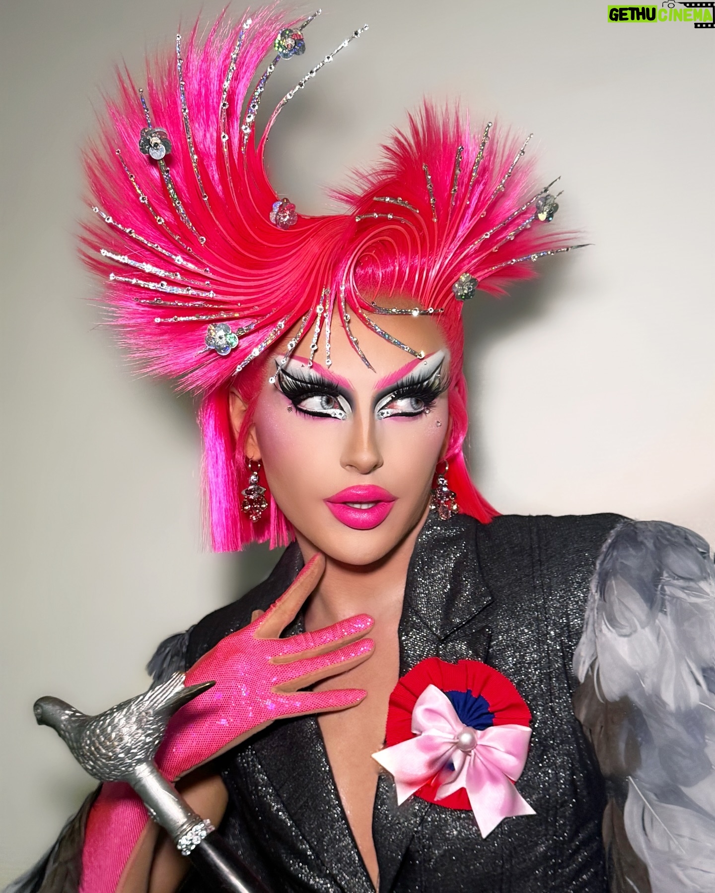 Kam Hugh - 32.9K Likes - 🐦OLYMPIC PIGEON🐦
——
I had the wonderful honor to open the Olympic Games 2024 dressed with my iconic pigeon look, remastered for the occasion!
——
Special thanks to @daphneburki for including in this historic project, and to @jeanbaptiste.santens for this incredible wig creation 💗 and of course @aymerick.zana for the iconic Pigeon suit 🐦💫 love you all
——
#olympic #olympicgames #paris #parisolympics2024 #drag #dragqueen