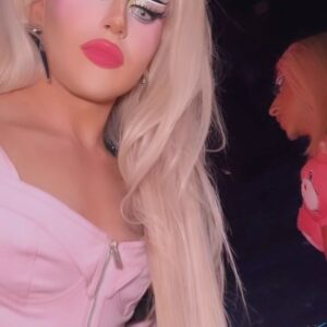 Kam Hugh Instagram - 💖BARBZ💖
——
A dream came true !!! Finally able to see @nickiminaj live !!! Thank you @accor_arena for this amazing experience 🥰 feel so blessed @chloealaoui 🫶
——
Outfit @muglerofficial
Bag @kevingermanier
#drag #nickiminaj #barbz #accorarena