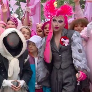 Kam Hugh Instagram - 🐦OLYMPIC PIGEON🐦
——
I had the wonderful honor to open the Olympic Games 2024 dressed with my iconic pigeon look, remastered for the occasion!
——
Special thanks to @daphneburki for including in this historic project, and to @jeanbaptiste.santens for this incredible wig creation 💗 and of course @aymerick.zana for the iconic Pigeon suit 🐦💫 love you all
——
#olympic #olympicgames #paris #parisolympics2024 #drag #dragqueen