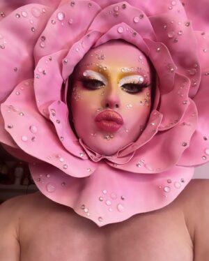 Kam Hugh Instagram - 🌷R O S E🌷
——
📸 @ranobrac
Headpiece @jan_eneskey
——
#drag #dragqueen #metgala #drf #dragracefrance