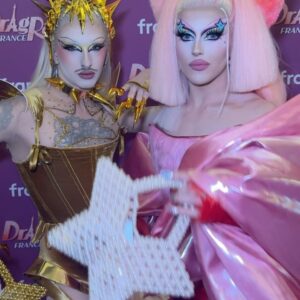 Kam Hugh Instagram - 💫KIRBY never without his STAR💫
——
We had this idea for a long time so happy to have been able to created this fantasy with my @thearsen_x 💫
——
📸: @ranobrac
👗 @ladymissboo
💇🏼‍♀️ @christophe_mecca
💅 @chloedan520
👛 @kevingermanier
3D: @riccardocifuentes @trashylabs
Earring @jule_et_lily
——
#drag #dragrace #makeup #hair #wig #outfit