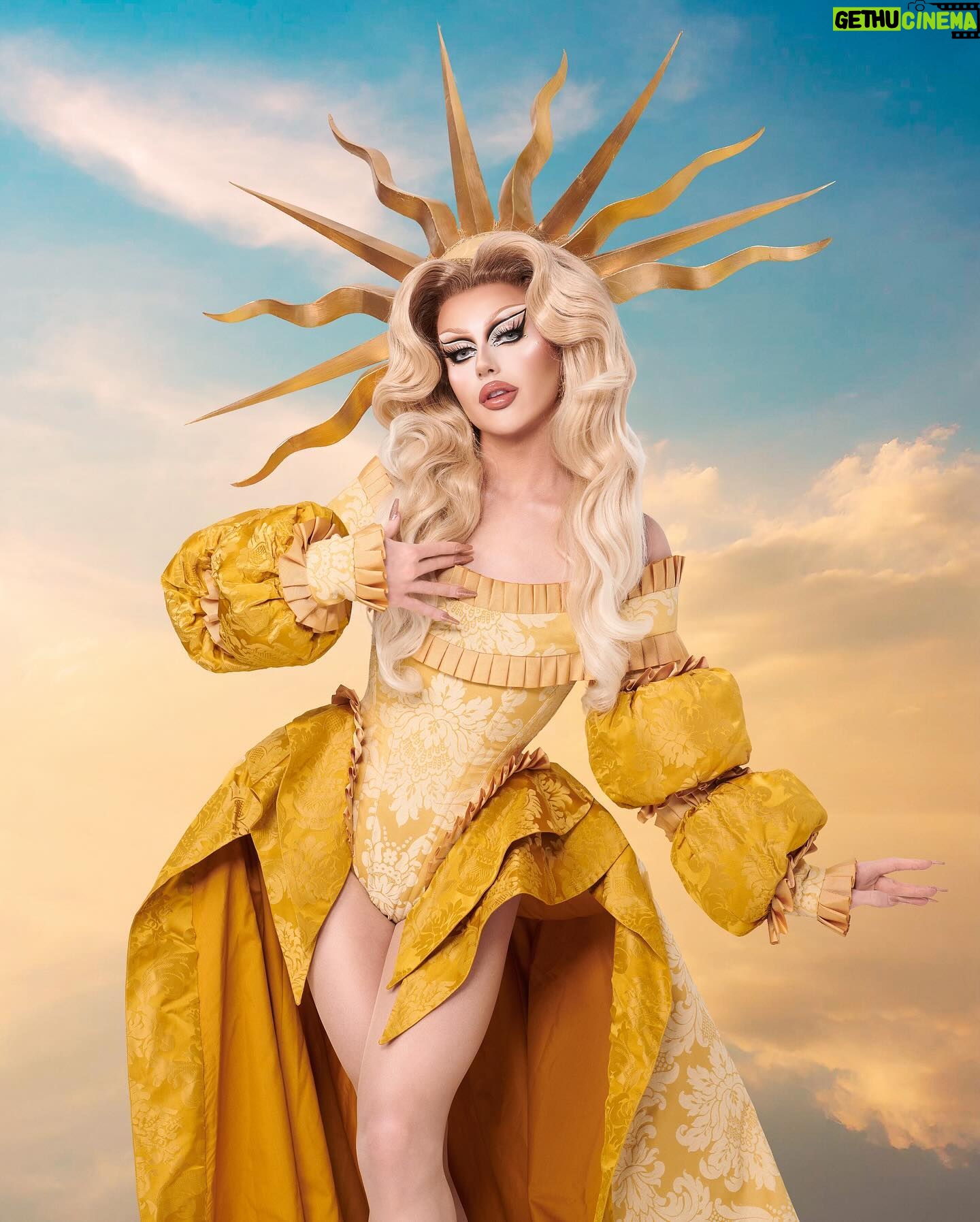 Kam Hugh - 11.7K Likes - ☀️I STOLE @itsagittaria ☀️
——
Had my best time in Madrid Wearing this gorgeous look from baby @itsagittaria
——
PHOTO: @jaimentt
OUTFIT: @lluis_colom
WIG: @quinndom.wigs
Special thanks @lalolitabanana @victorvarane
#drag #dragqueen #dragracefrance #dragraceespaña