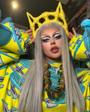 Kam Hugh Instagram - 💚W I N D O W S E N💚
——
Had a blast and an exquisite time at @windowsen show !
Such an impressive mind, always pushing the boundaries of shapes, materials and Colors✨
——
📸 @edwardkwendt 💚
👗 @windowsen
——
#drag #dragqueen #fashionweek #fw #windowsen