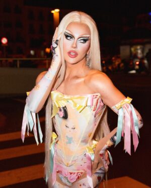 Kam Hugh Instagram - 🌟TE QUIERO🌟
———
Madrid i had such a blast last week thank you for everything @lalolitabanana @martacarinomadrid @venenomadrid
——
📸 @satnof_ 
👗 @ladymissboo and print by @franciscoterra ⭐️
——
#dragqueen #madrid #drag #dragrace #dragracefrance